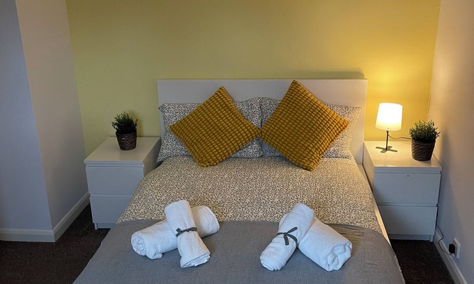 Netley Casa | Guests house with garden and 2x car park