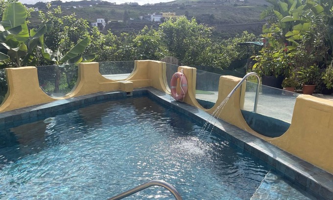 Santa Maria de Guía de Gran Canaria Villa | Guia house with swimming pool and jacuzzi