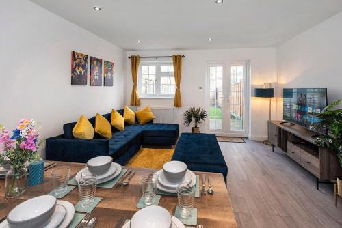 North End Casa | Guild Lodge 3 Bedrooms 3 Bathroom Home - Fast London Access