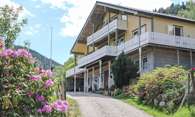 Tysnes Casa | Gule huset by Interhome