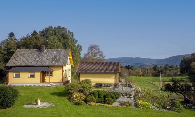 Tysnes Casa | Gulehuset by Interhome