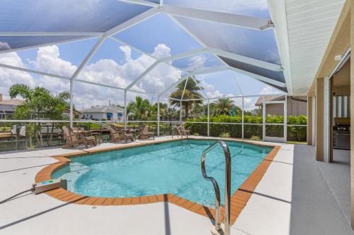 Fort Myers Casa | Gulf Access, Heated Pool, Bikes, Kayaks - Comfort on the H2O - Cape Coral - Roelens Vacations