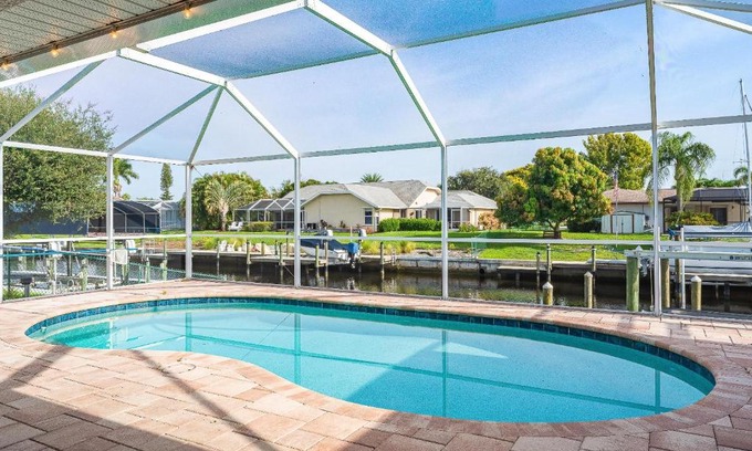 Fort Myers Casa | Gulf Access, Pool, Ping Pong & pool table, boat dock, sleeps 8-Cape Coral Seashells
