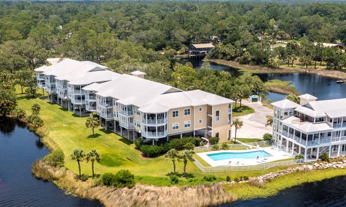 Steinhatchee Condominio | Con vistas al Golfo de México! Gulf Breeze Condo # 208- rampa privada y Slip!