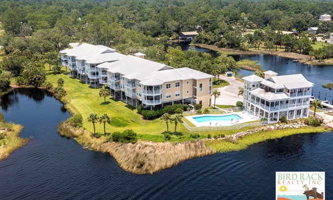 Steinhatchee Condominio | Gulf Breeze Condo #206- Private Boat Ramp! WiFi! NO DOCK THIS SCALLOP SEASON!