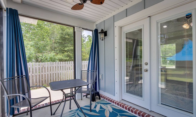 Gulf Breeze Casa | Gulf Breeze Home w/ Screened Porch: Near Beach!