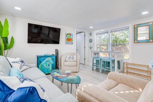 Gulf Breeze Casa | Gulf Breeze Home with Deck Walk to Public Boat Ramp