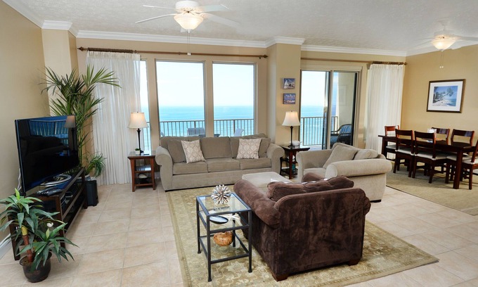 Thomas Drive Condominio | Gulf Crest -Walk In Shower in Master, agosto de 2018 Fotos aún buenas después de Michael
