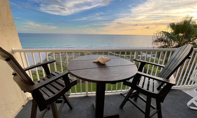 Longboat Key Condominio | Gulf front 2-bedroom condo with private beach central Longboat Key