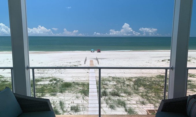 Port St. Joe Casa | Nuevo, Gulf Front Beach House con concepto abierto, ascensor y paseo marítimo de 220 pies.