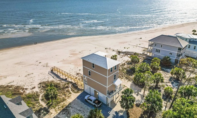 Indian Pass Casa | Gulf Front Home | Sleeps 12 | Pets OK | Grill