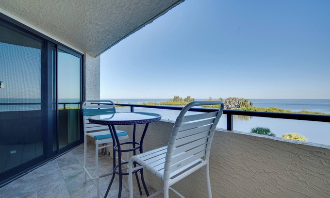 Hudson Condominio | Gulf-Front Views: Coastal Hudson Condo!