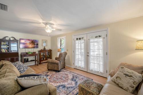 Cedar Key Casa | Gulf Girl a vintage Cedar Key retreat
