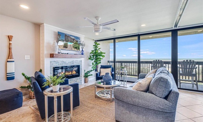 Port Aransas Condominio | Gulf Shores 203 Gorgeous 2nd Floor Beachfront View Private Balcony