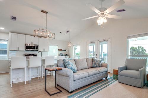 Gulf Shores Casa | Gulf Shores Cottage with Water Views, Walk to Beach!
