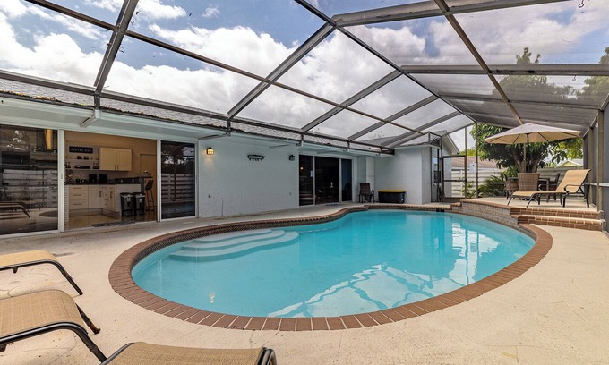 Bradenton Casa | Gulf Shores - Heated Pool Home near Anna Maria Island - Beaches