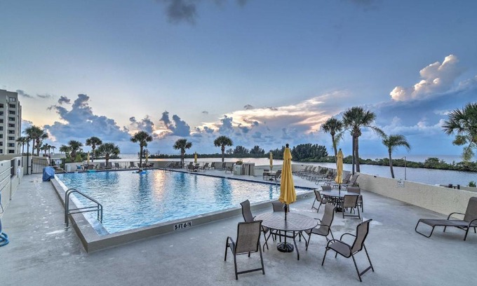 Hudson Apartamento | Gulf-View Hudson Condo in Waterfront Resort!