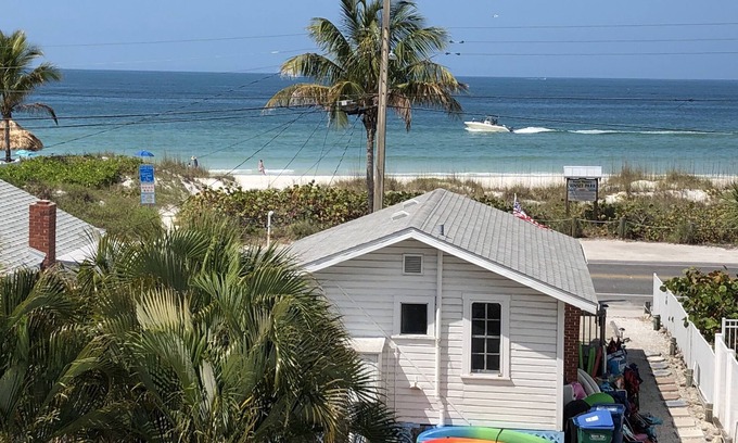 Bradenton Beach Casa | Especiales de mayo / junio-Vistas a la playa / al golfo, Piscina, Terrazas, Kayak, PaddleBoard, Firepit, Wifi