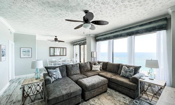 Thomas Drive Condominio | GULFCREST 2 BDRM - Gulfront; Actualizado; Beach Svc; Televisores de pantalla plana; Super limpio