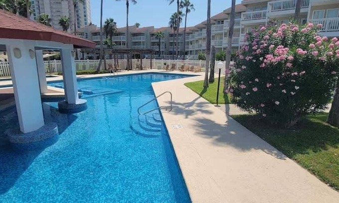 South Padre Island Condominio | Gulfpoint 1302 1 Bedroom Condo by RedAwning