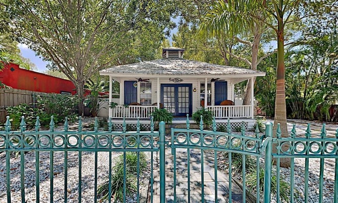 Gulfport Casa | Gulfport Historic Waterfront Art District - Walk to Dining & Beach