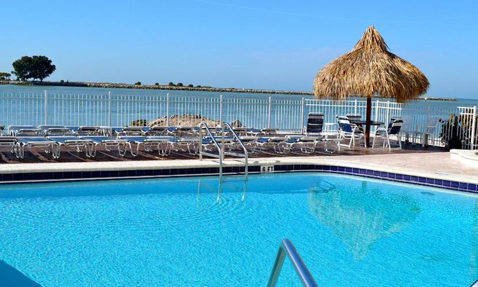 Clearwater Beach Hotel | Gulfview Hotel - On the Beach