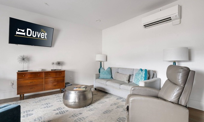 Downtown Charleston Apartamento | Gullah Suite | In the Heart of King Street!
