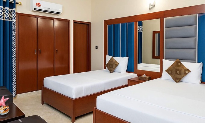 Gulshan-e-Iqbal Hotel | Gulshan Palace Near Agha khan Hospital