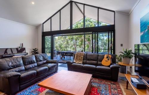 Yallingup Casa | Gum Nuts - New House, family friendly & big groups