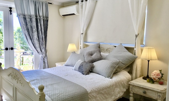 Hovea Cama Y Desayuno | GUMLEAF MANOR - Luxury Farmstay Apartment