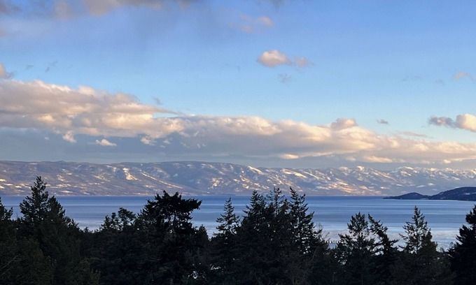Somers Casa | Gundy's Getaway Lower Views of Flathead Lake & Montana Mission.Mountains