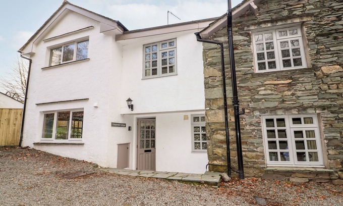 Elterwater Cabaña | GUNPOWDER COTTAGE, pet friendly, with open fire in Elterwater