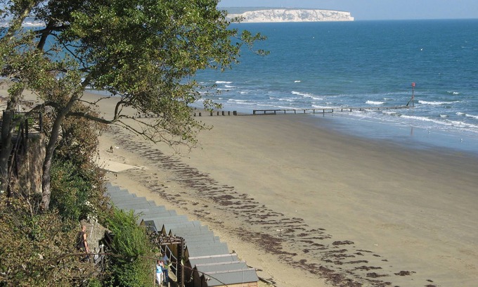 Shanklin Cabaña | Gurnard At The Aqua - sleeps 6 guests in 3 bedrooms