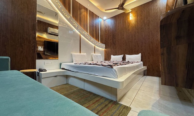 Mathura Hotel | Guruvayur Dham