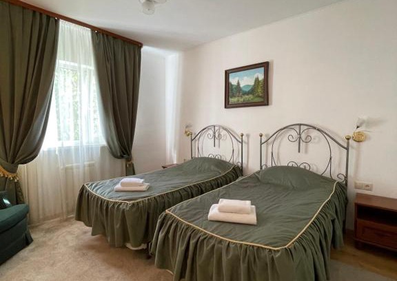 Solomjanskyj Hotel | Gusarskiy Hotel and Apartment