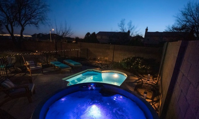 Westside Casa | Gusto Retreat * Hot Tub - An Irvie Home
