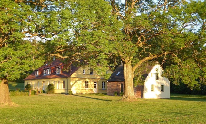 Gingst Apartamento | Gut Rattelvitz Galerie F, hochwertig, Sauna, Kamin, eTankstelle, Spielscheune, 15.000qm Park Land