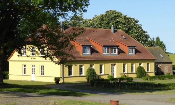 Gingst Apartamento | Gut Rattelvitz Parterre A, hochwertig, Sauna, Kamin, eTankstelle, Spielscheune, 15.000qm Parkland