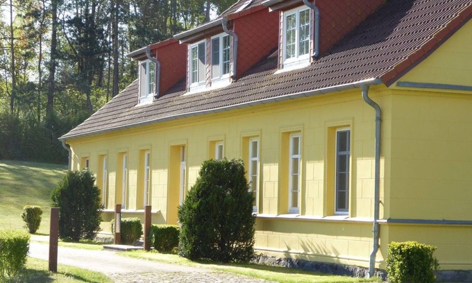 Gingst Apartamento | Gut Rattelvitz Parterre B, hochwertig, Sauna, Kamin, eTankstelle, Spielscheune, 15.000qm Parkland