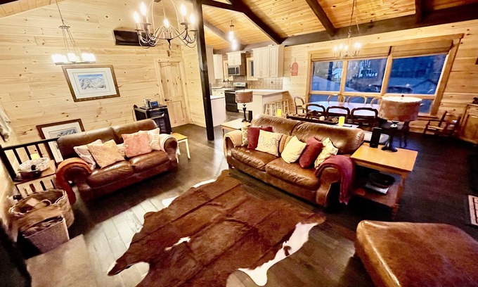 Windham Casa | * 4SeasonNirvana * Bañera de hidromasaje, WiFi, pozo de fuego, chimenea, 2 cámaras, Wndhm Mtn Vw