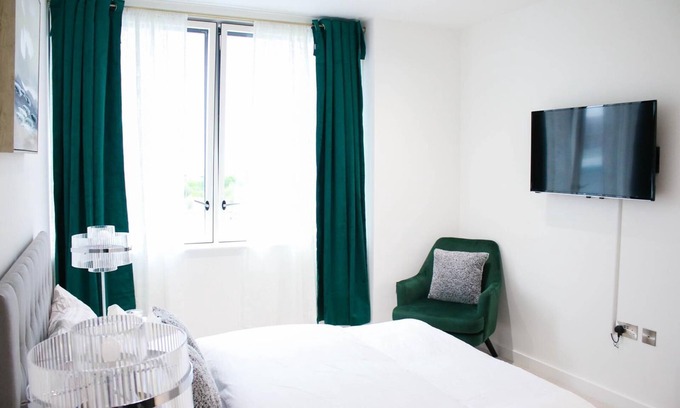 Newham Apartamento | Guthrum Place 3 Bedrooms Luxury Apts Royal Wharf Dockland Gallions Reach DLR Stn