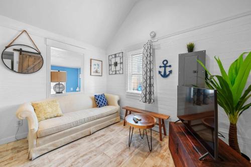 Merion Village Casa | GV - Romantic Beach Getaway
