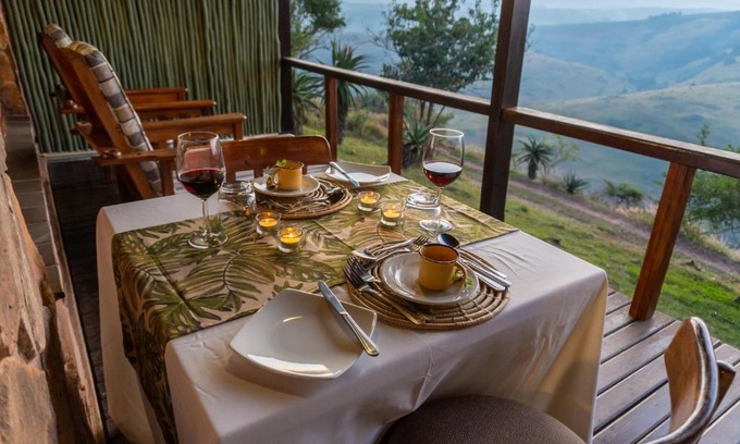Mid Illovo Cabina | Gwahumbe Game & Spa