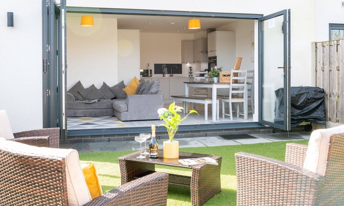 Llanfaelog Casa | Gwel Y Mynydd - A brilliant holiday home on Anglesey
