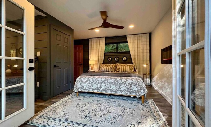 Ellwood City Cabina | Gwen's Cottage at Water's Edge