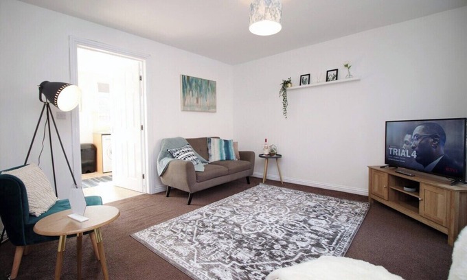 Newport Casa | Gwent View by Tŷ SA