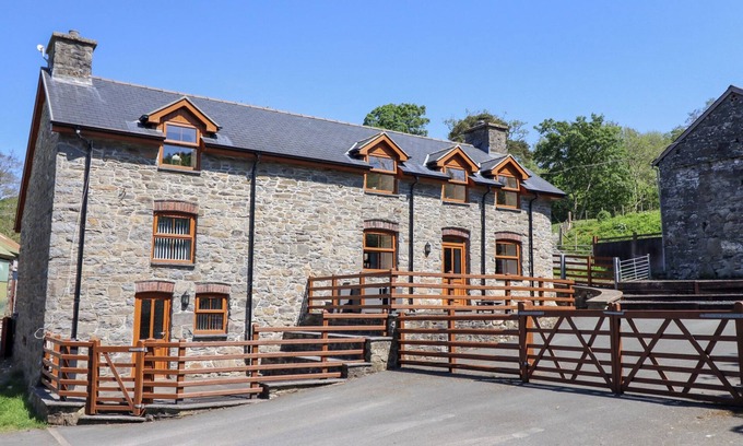Llanbrynmair Casa | GWERNFFRIDD, with open fire in Llanbrynmair