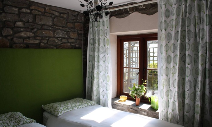 Cwmbach Apartamento | Gwyn-Estudio-Tradicional-Baño con ducha-Vista a la Montana