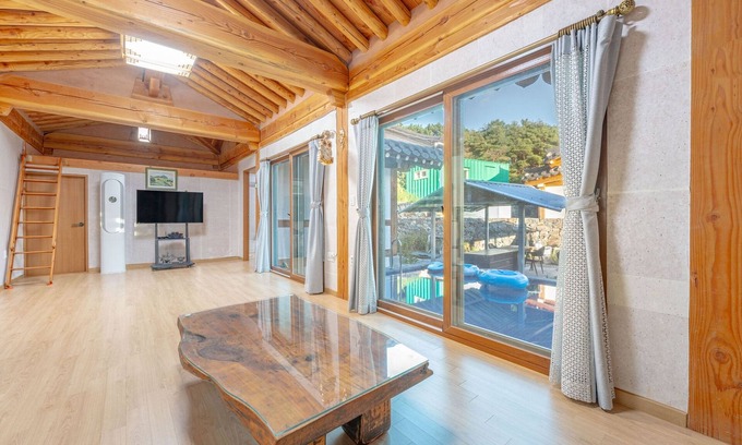 Gyeongju Casa | Gyeongju Adamwon Hanok Dokchae Pension