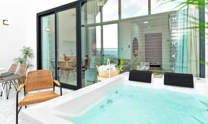 Gyeongju Casa | Gyeongju May Breeze Pool Villa
